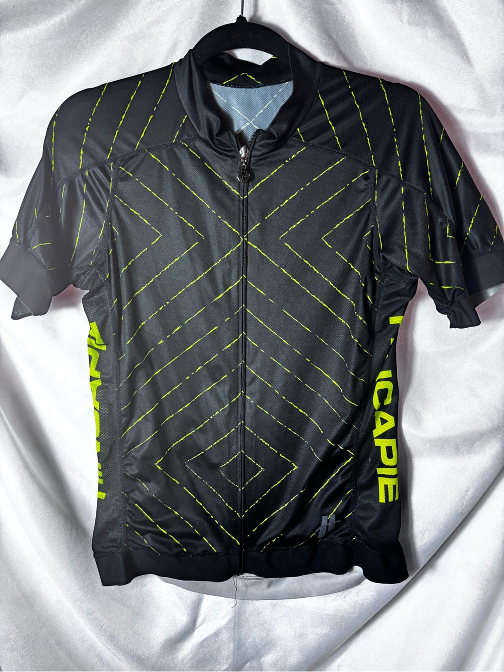Men's Black Cycling Jersey with Neon Yellow Accents - La Capie Style